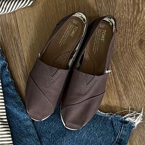 NWT classic alpargata TOMs shoes